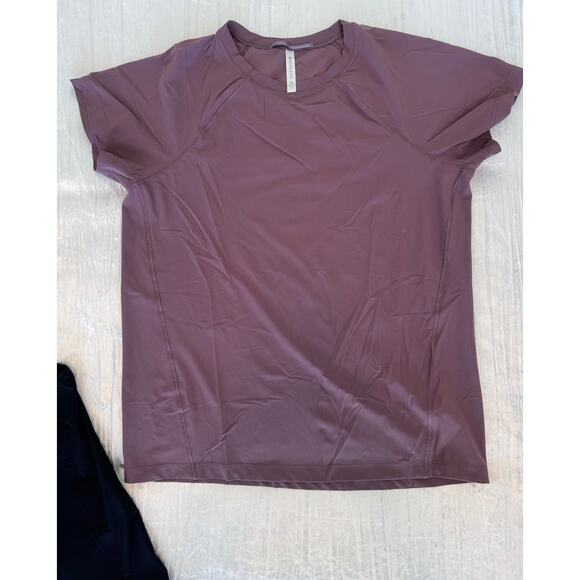 Lot of TWO: Women’s Athleta Sleeveless & Short-Sleeve Shirts, XS - Picture 5 of 6